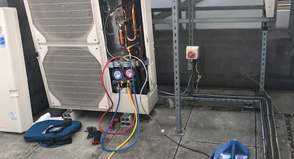 Air conditioning unit maintenance